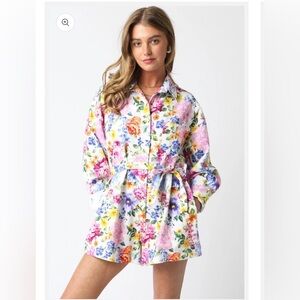 NWOT: Olivaceous Wren Floral Romper. Size large.